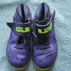 Nike Kids Sneakers in Purple and Neon Green